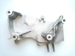 кронштейн (крепление) Hyundai Trajet 1 поколение 2003, 2.0 л., дизель, МКПП, минивэн