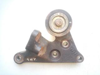 кронштейн двигателя Toyota Prius 1 поколение 2002, 1.5 л., бензин, АКПП, хетчбэк 5 дв., 12315-21050