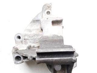 кронштейн (крепление) Ford Focus 1 поколение 2000, 1.8 л., бензин, МКПП, седан, 98BB-10039-A0