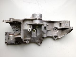 кронштейн (крепление) Volkswagen Passat B5 2001, 1.6 л., бензин, МКПП, седан, 06B903143N