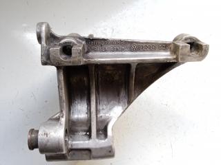 кронштейн (крепление) Volkswagen Golf 1 поколение 1993, 1.9 л., дизель, МКПП, универсал, 028145531C