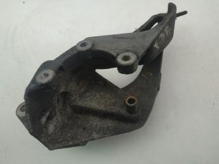 кронштейн двигателя Renault Laguna 1 поколение 1997, 2.0 л., бензин, МКПП, хетчбэк 5 дв., 7700868118