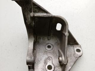 кронштейн двигателя Renault Laguna 1 поколение 1997, 2.0 л., бензин, МКПП, хетчбэк 5 дв., 864099