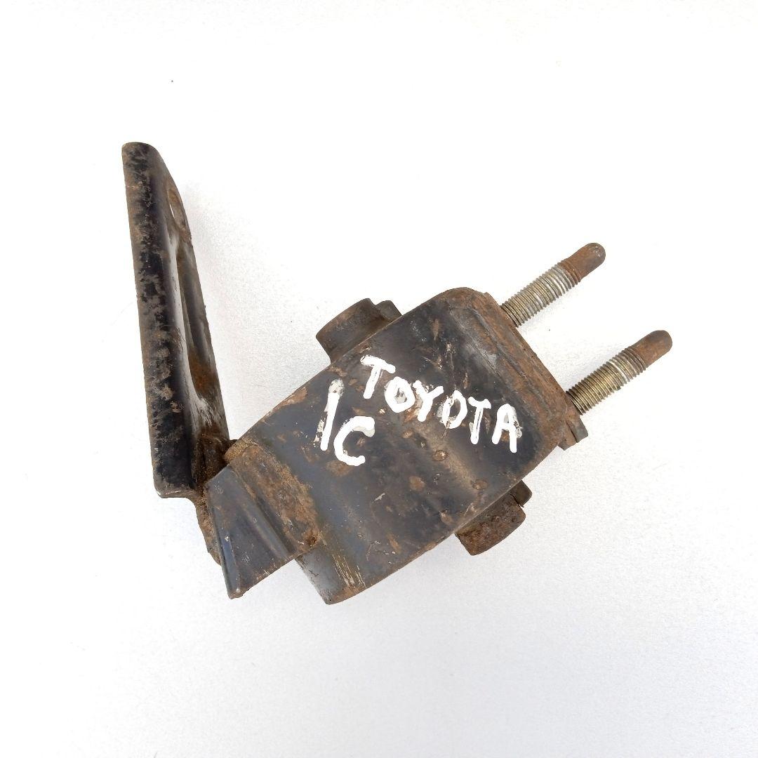 подушка крепления двигателя Toyota Carina T170 1992, 1.8 л., 1C, дизель, МКПП, хетчбэк 5 дв., 12362-64060 - фото №1
