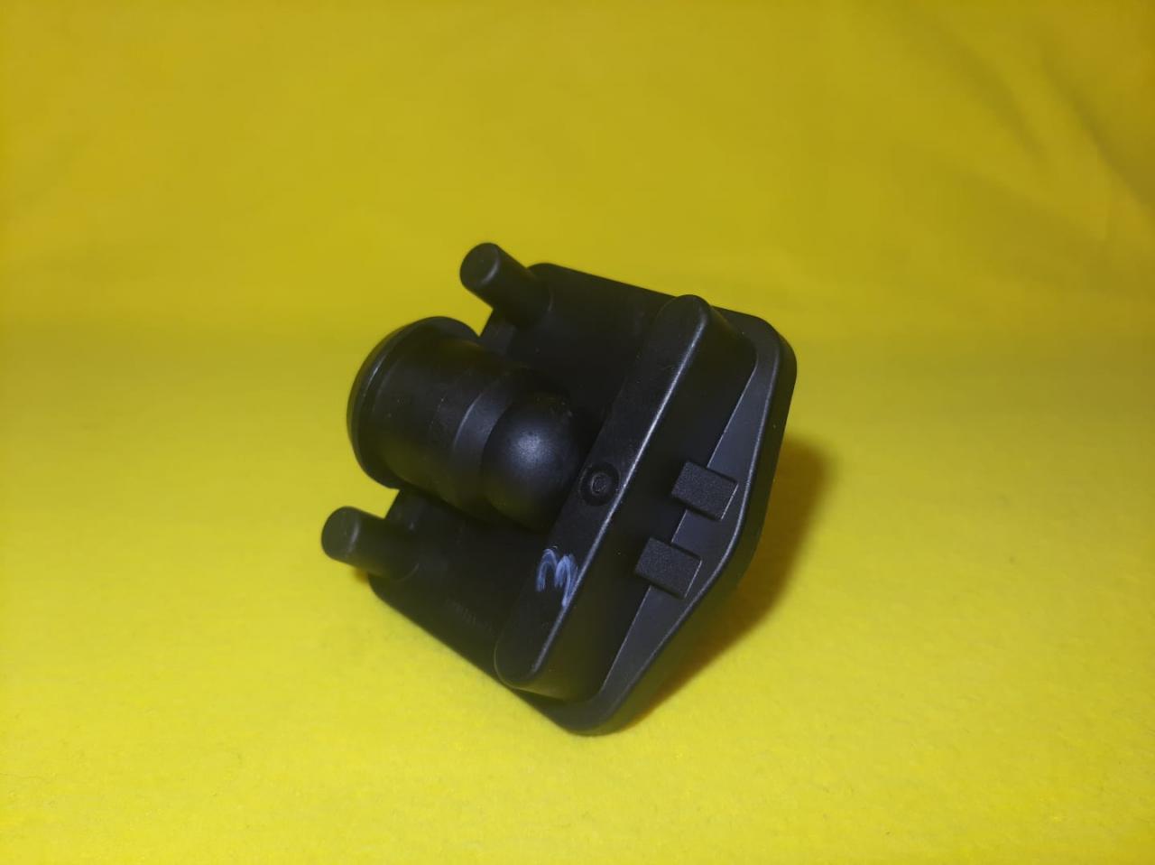 патрубок (трубопровод, шланг) Tesla Model 3 1 поколение 2020, 1090365-00-D, 1090365-00-E - фото №1