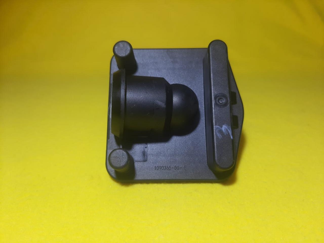 патрубок (трубопровод, шланг) Tesla Model 3 1 поколение 2020, 1090365-00-D, 1090365-00-E - фото №1