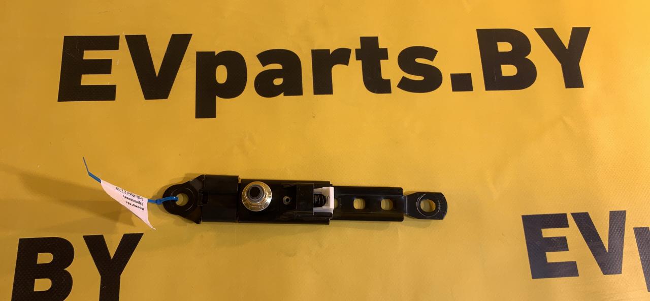 кронштейн (крепление) Tesla Model X 1 поколение 2019, 1036735-00-C - фото №1