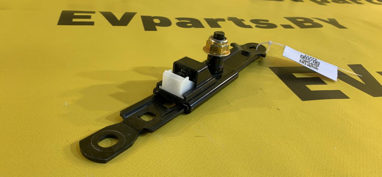 кронштейн (крепление) Tesla Model X 1 поколение 2019, 1036735-00-C - фото №1