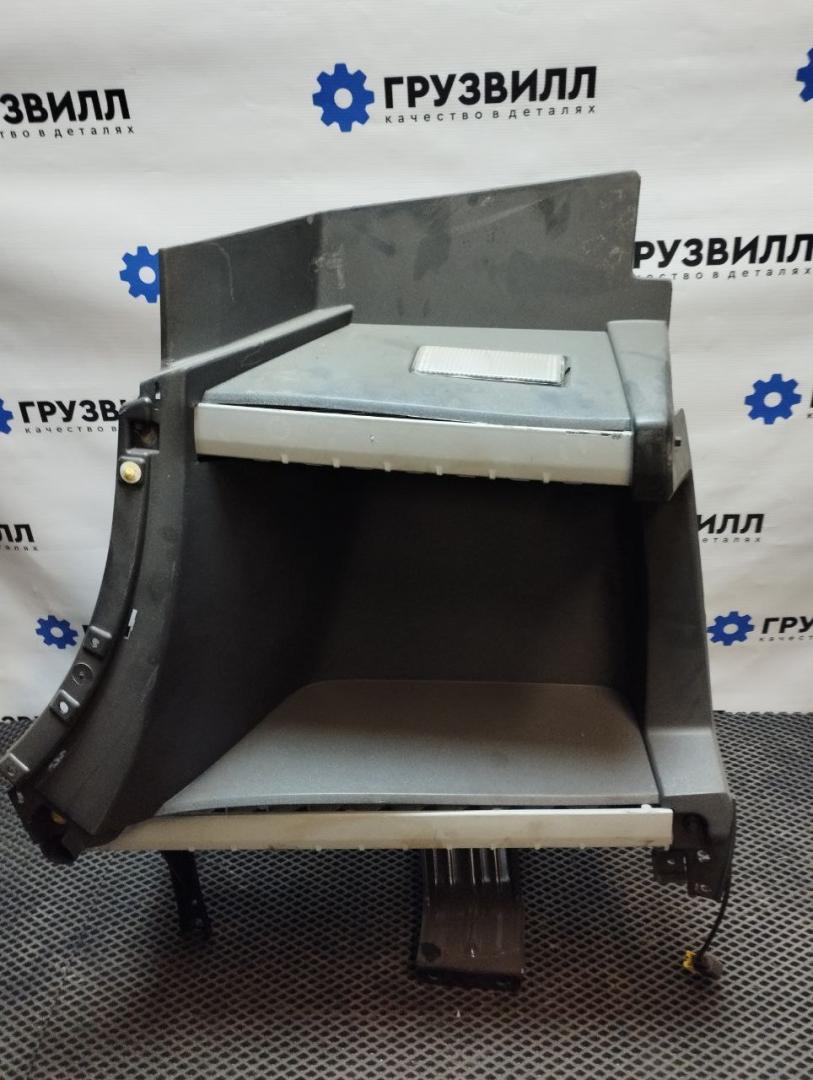 Подножка кабины Volvo FH4 первое поколение (2013 - 2020), 82144986, 82142327, 82136992 - фото №1