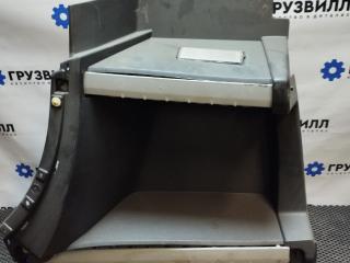 Подножка кабины Volvo FH4 первое поколение (2013 - 2020), 82144986, 82142327, 82136992