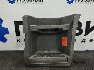 корпус подножки левый Renault T-Series 1 поколение (2013 - 2025), 7482574835