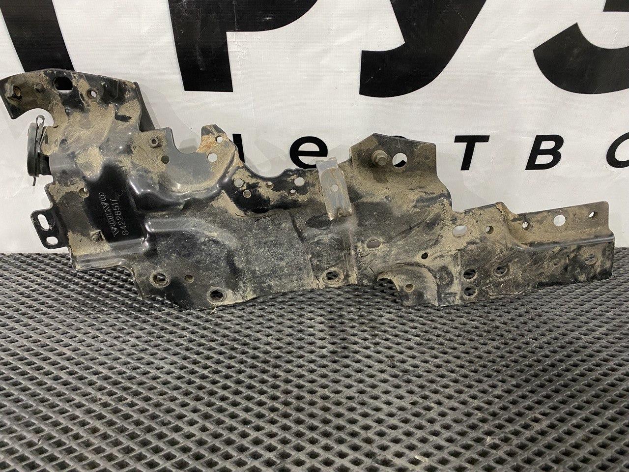 крепление фары левой Volvo FM5 1 (2019 - 2025), 84228517 - фото №1