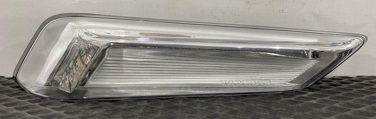 поворотник левый Volvo FH5 2 (2019 - 2025), 84389663, 24189495 - фото №1