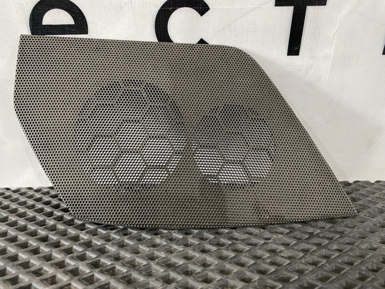 Накладка (сетка) динамика Volvo FH4 первое поколение (2013 - 2020), 82247009 - фото №1