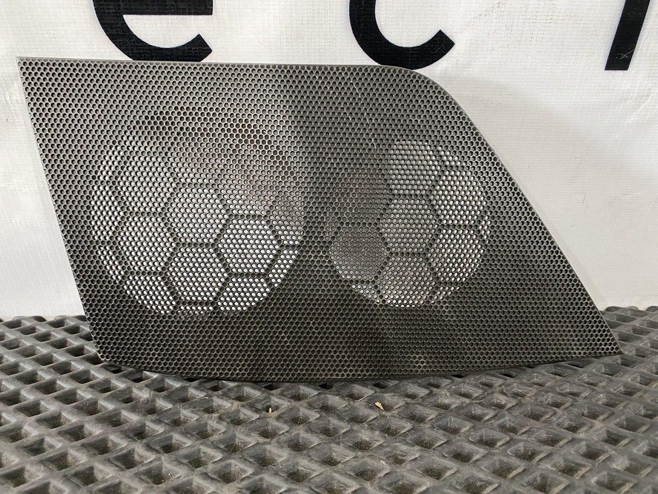 Накладка (сетка) динамика Volvo FH4 первое поколение (2013 - 2020), 82213615 - фото №1