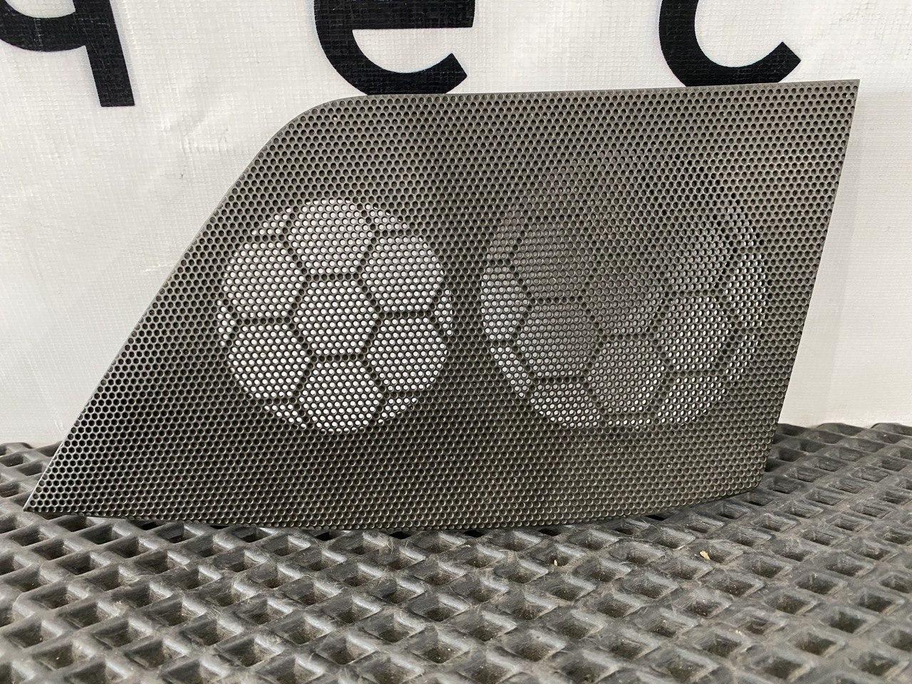 Накладка (сетка) динамика Volvo FH4 первое поколение (2013 - 2020), 82247011 - фото №1