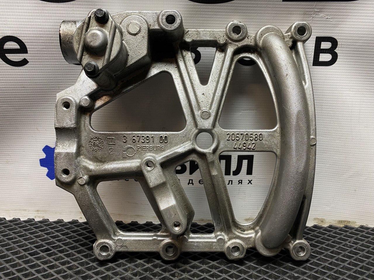 кронштейн маслозаборника Volvo FH4 первое поколение (2013 - 2020), 21125138, 20570580, 21096548, 21404321, 22192190 - фото №1