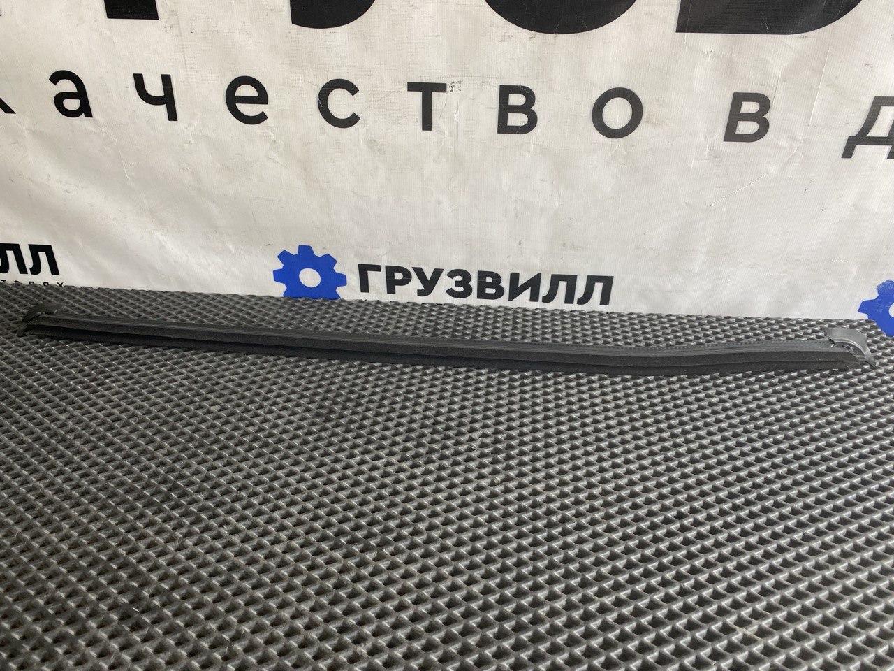 Уплотнитель стекла Volvo FH4 первое поколение (2013 - 2020), 82110669 - фото №1