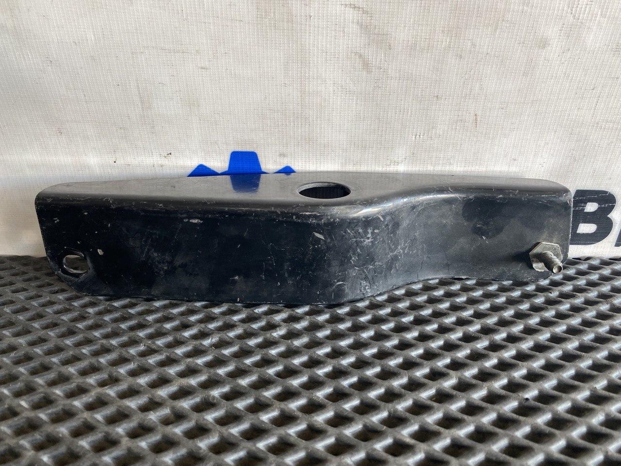 кронштейн спойлера кабины Volvo FH4 первое поколение (2013 - 2020), 82338062 - фото №1