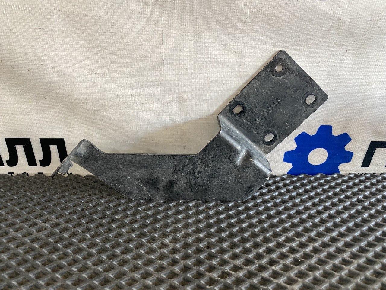 кронштейн спойлера кабины Volvo FH4 первое поколение (2013 - 2020), 82282286 - фото №1