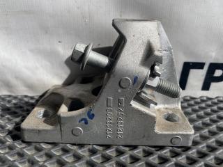 крепление ( кронштейн ) крыла Volvo FH4 первое поколение (2013 - 2020), 21213203, 21213202