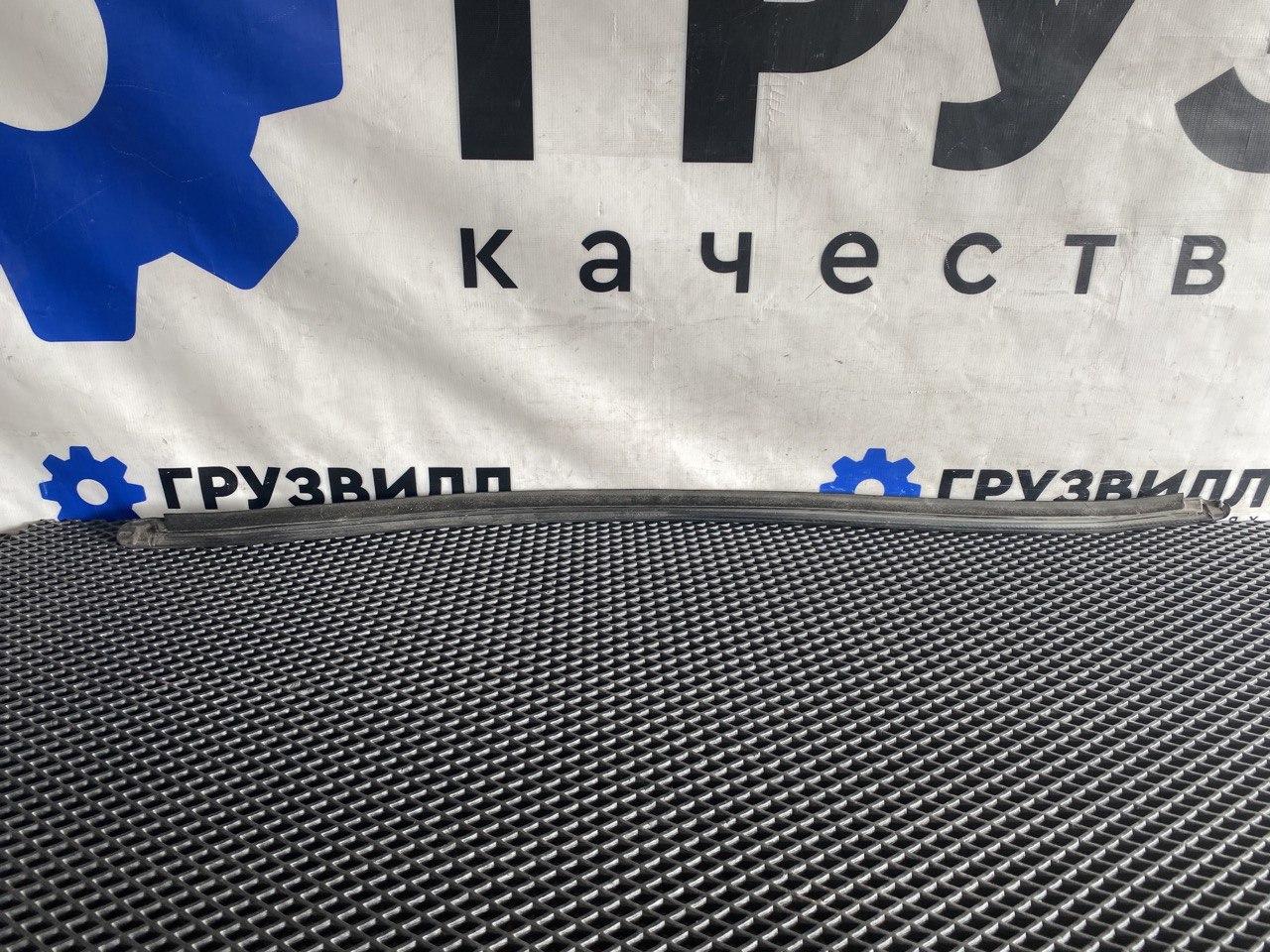 Уплотнитель стекла Volvo FH4 первое поколение (2013 - 2020), 82110669 - фото №1