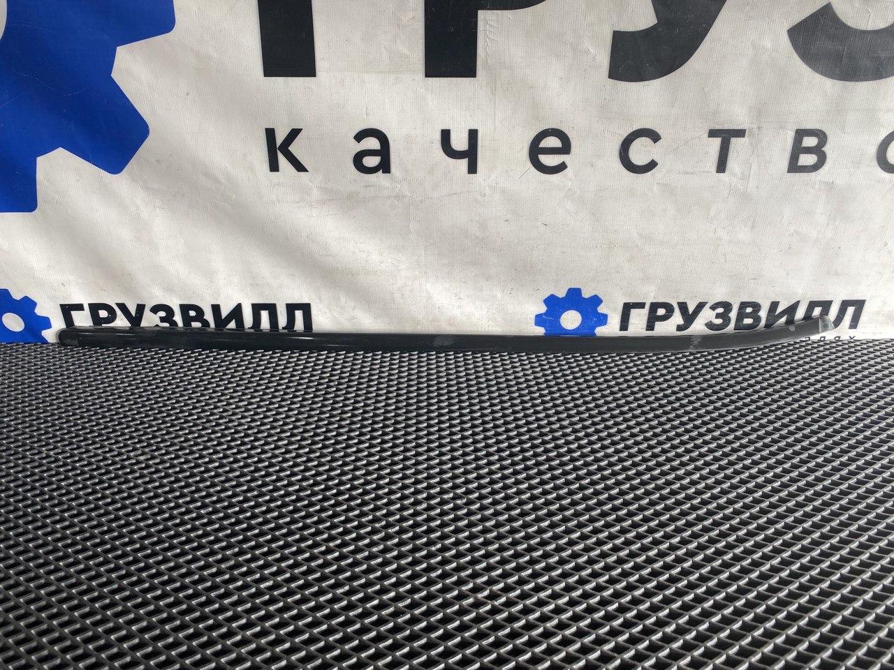 Уплотнитель стекла Volvo FH4 первое поколение (2013 - 2020), 82110669 - фото №1