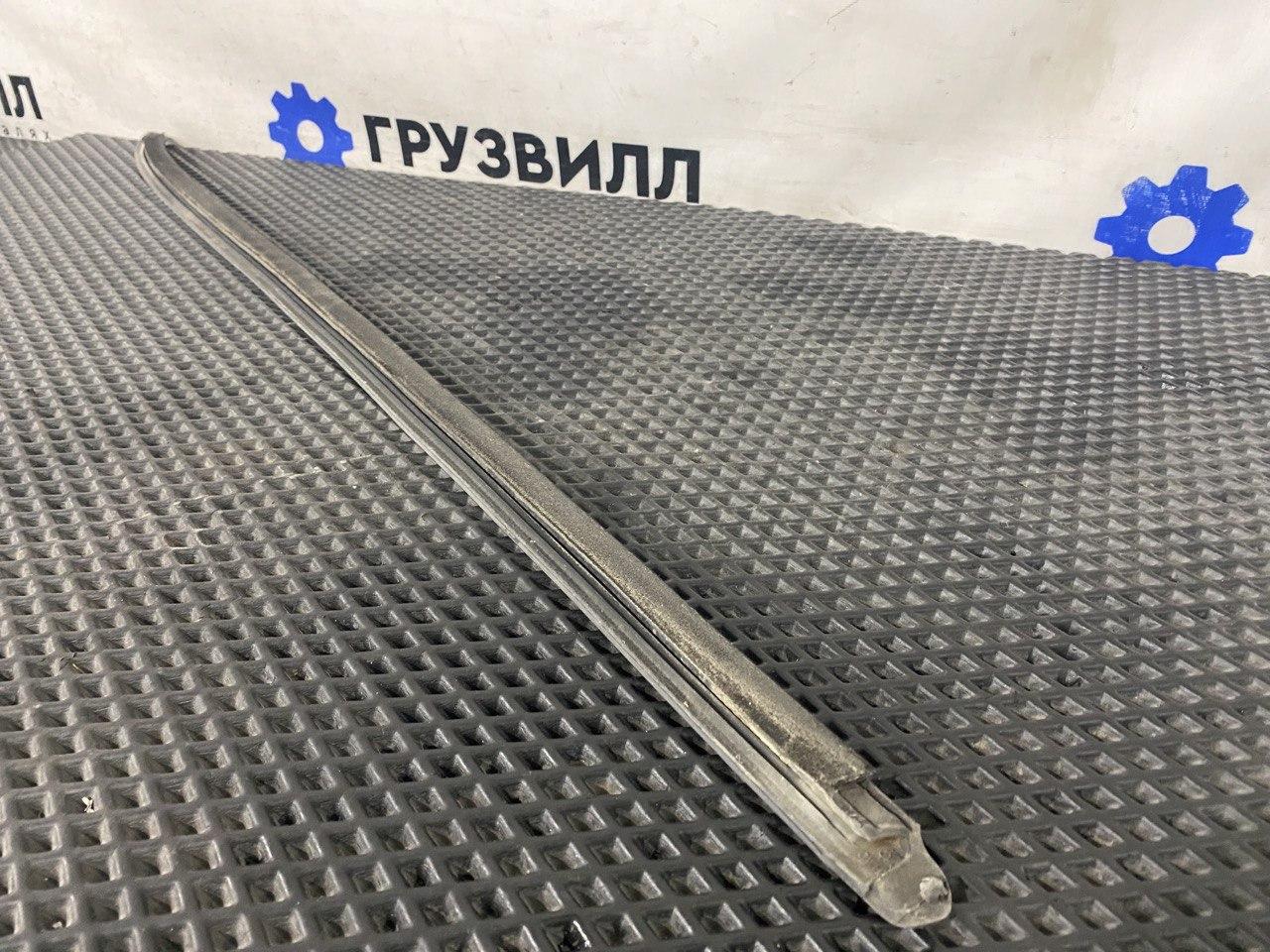 Уплотнитель стекла Volvo FH4 первое поколение (2013 - 2020), 82178206 - фото №1