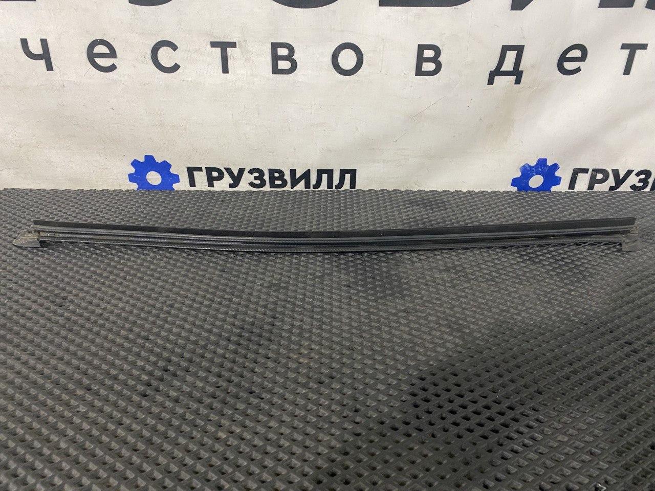 Уплотнитель стекла Volvo FH4 первое поколение (2013 - 2020), 82178206 - фото №1