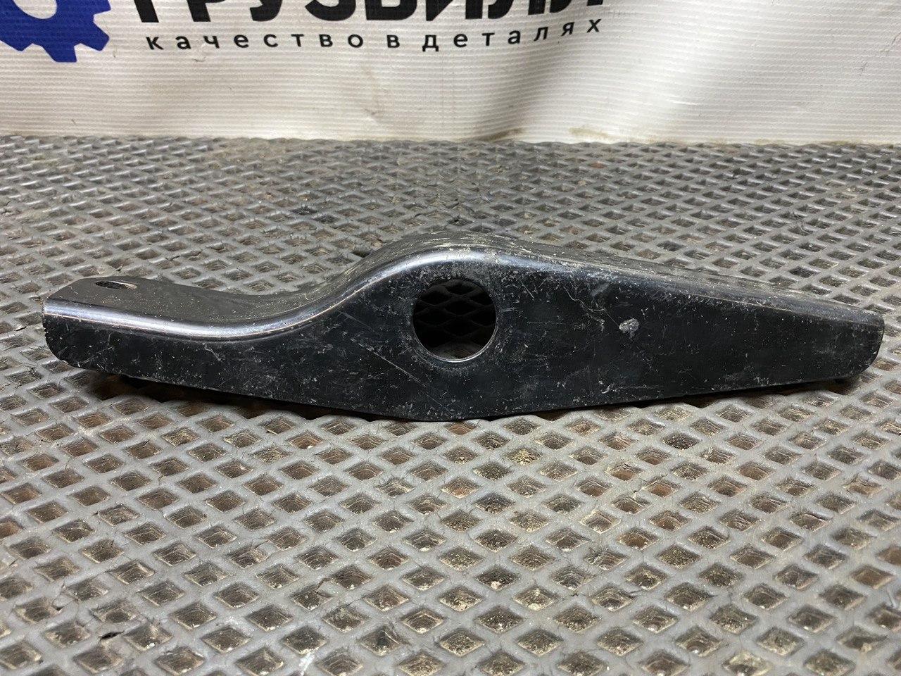 кронштейн спойлера кабины Volvo FH4 первое поколение (2013 - 2020), 82338062 - фото №1