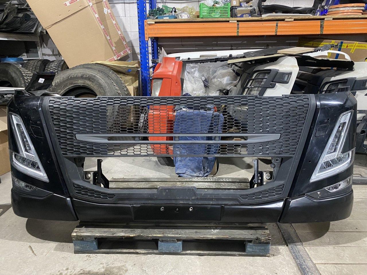Бампер в сборе (ноускат) Volvo FM5 1 (2019 - 2025), 84274554, 84274565, 24056485, 24056494, 8421016 - фото №1