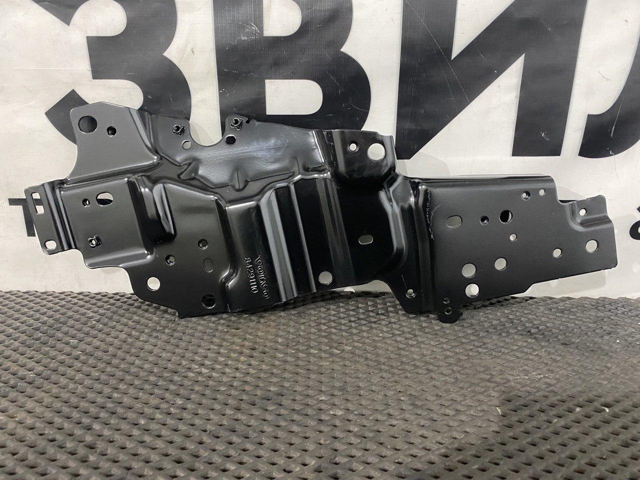 крепление фары левой Volvo FM5 1 (2019 - 2025), 84291110 - фото №1
