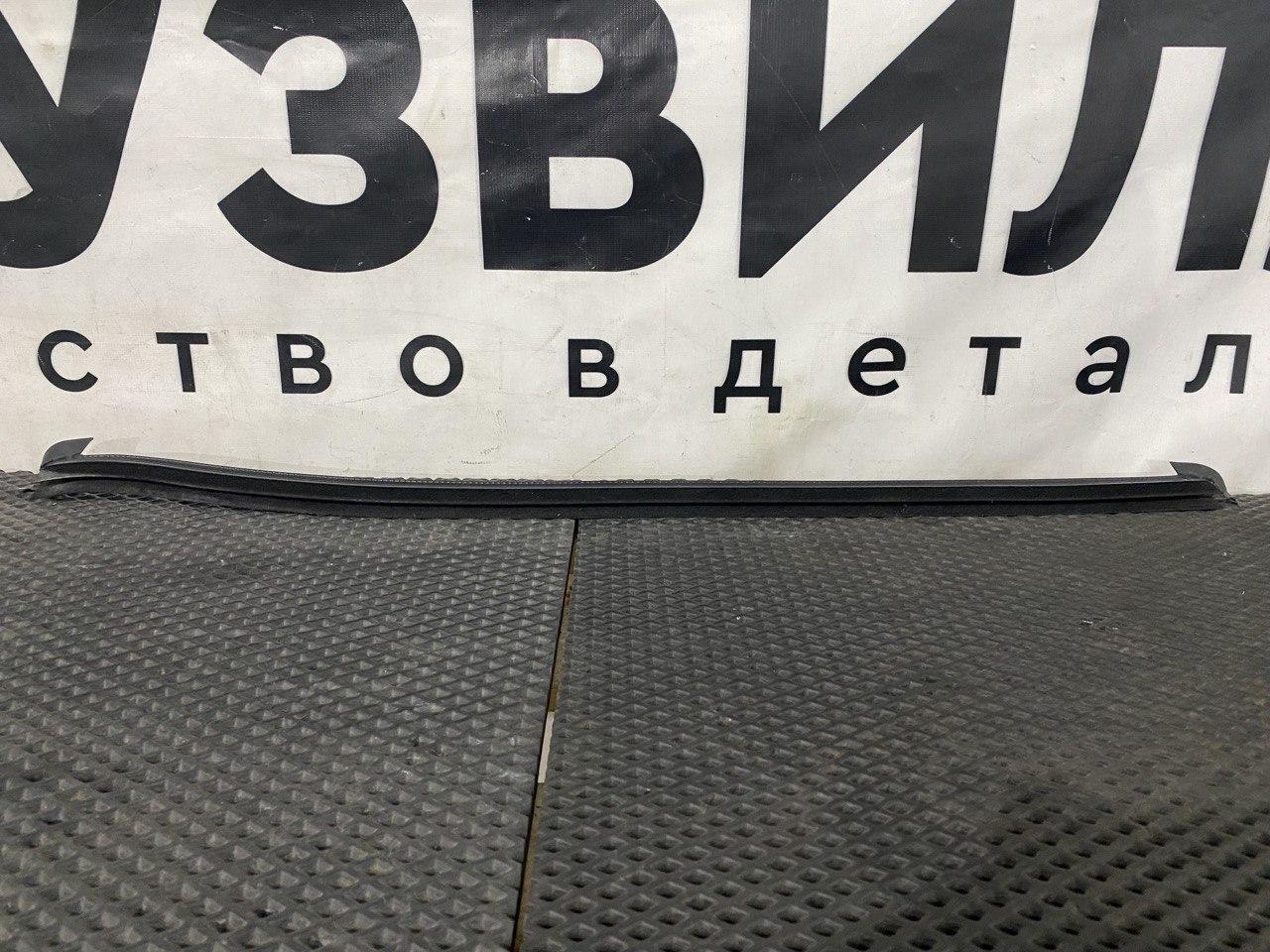 Уплотнитель стекла Volvo FH5 2 (2019 - 2025), 82178206, 82178204 - фото №1