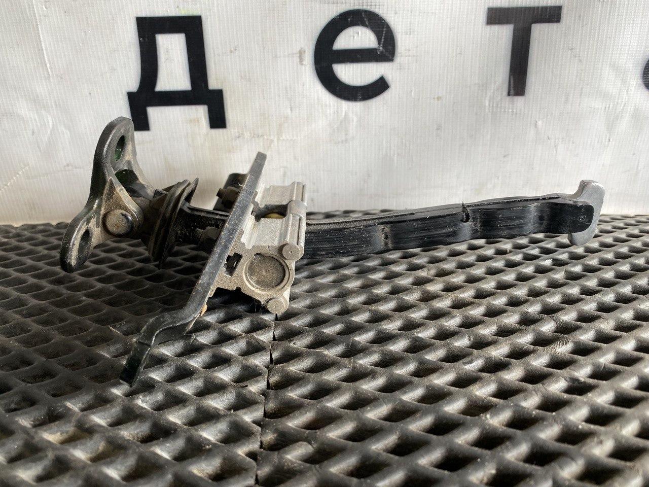 ограничитель открывания двери Volvo FH4 первое поколение (2013 - 2020), 82859279, 82319424 - фото №1
