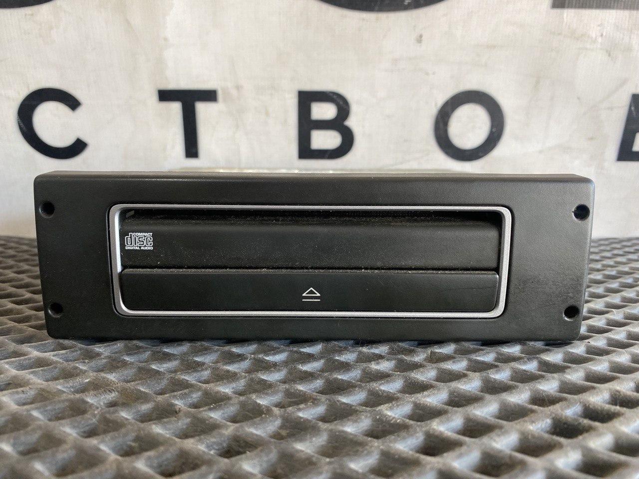 магнитола Volvo FH4 первое поколение (2013 - 2020), 21461984, 21461982 - фото №1