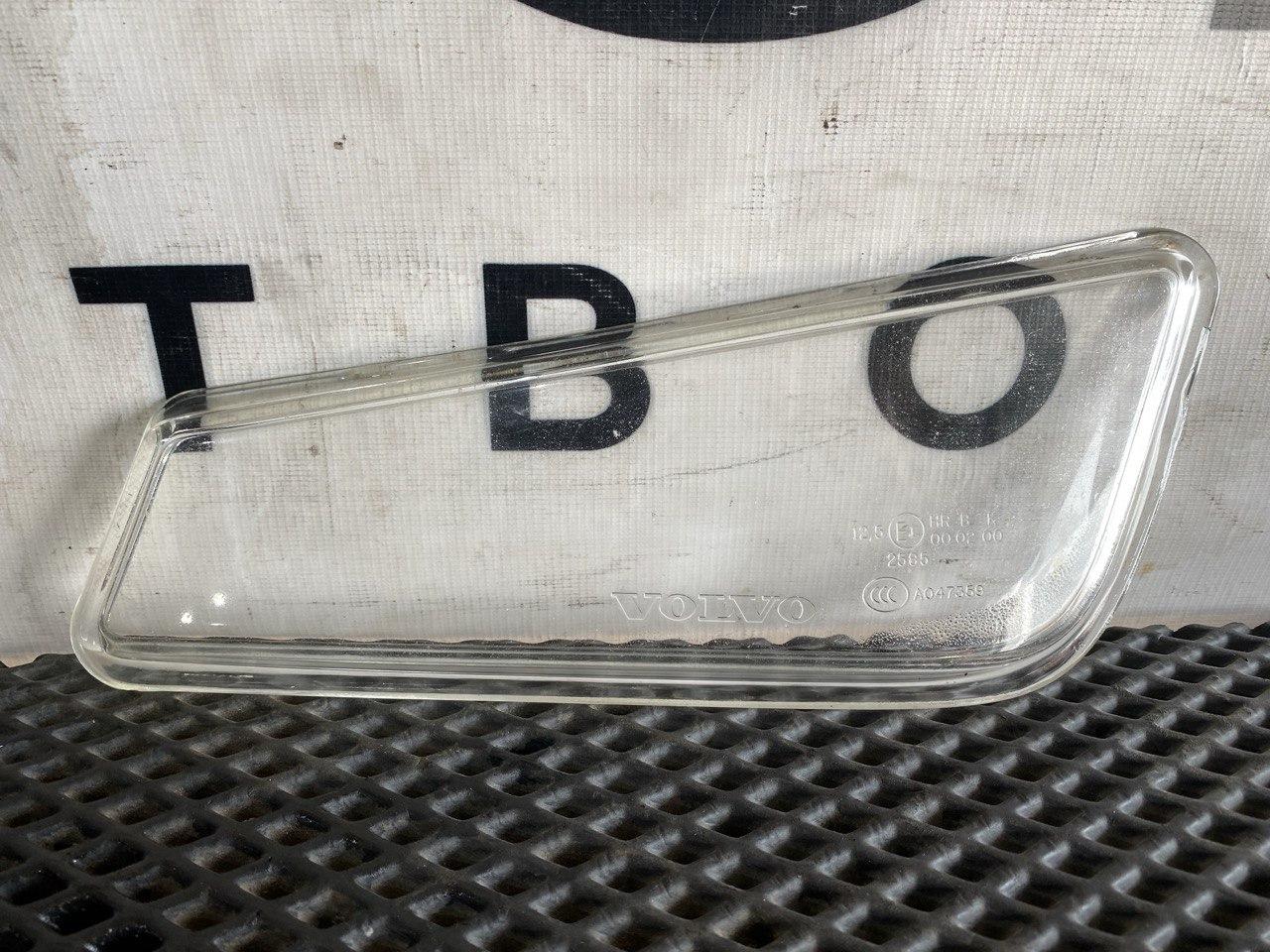 стекло фары противотуманной левой Volvo FH 1 поколение (1993 - 1998), A047359 - фото №1