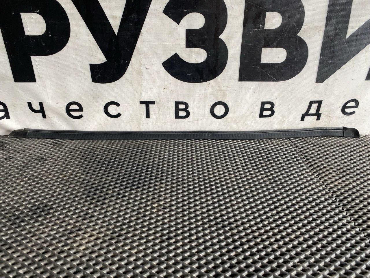 Уплотнитель стекла Volvo FH5 2 (2019 - 2025), 82178204 - фото №1