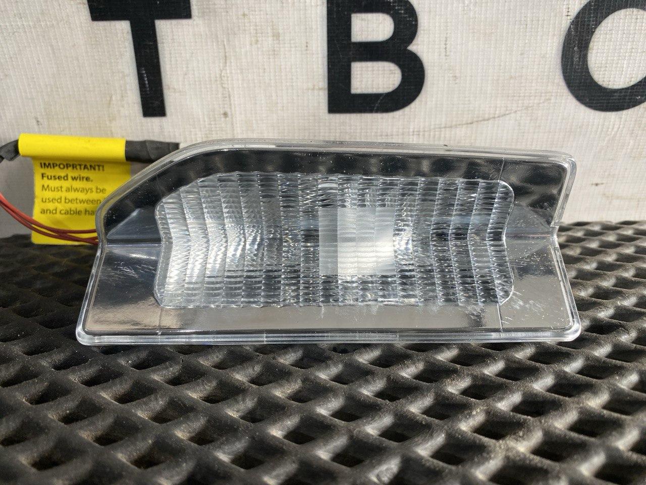 плафон двери правой Volvo FH4 первое поколение (2013 - 2020), 22935541, 22935545, 82694584 - фото №1
