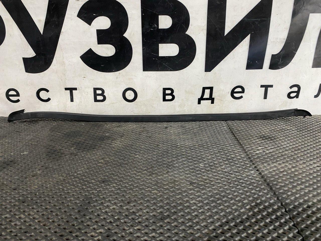 Уплотнитель стекла Volvo FH4 первое поколение (2013 - 2020), 82110669 - фото №1