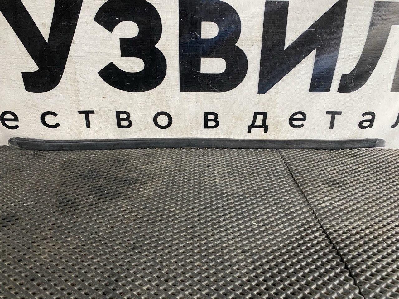 Уплотнитель стекла Volvo FH4 первое поколение (2013 - 2020), 82110669 - фото №1