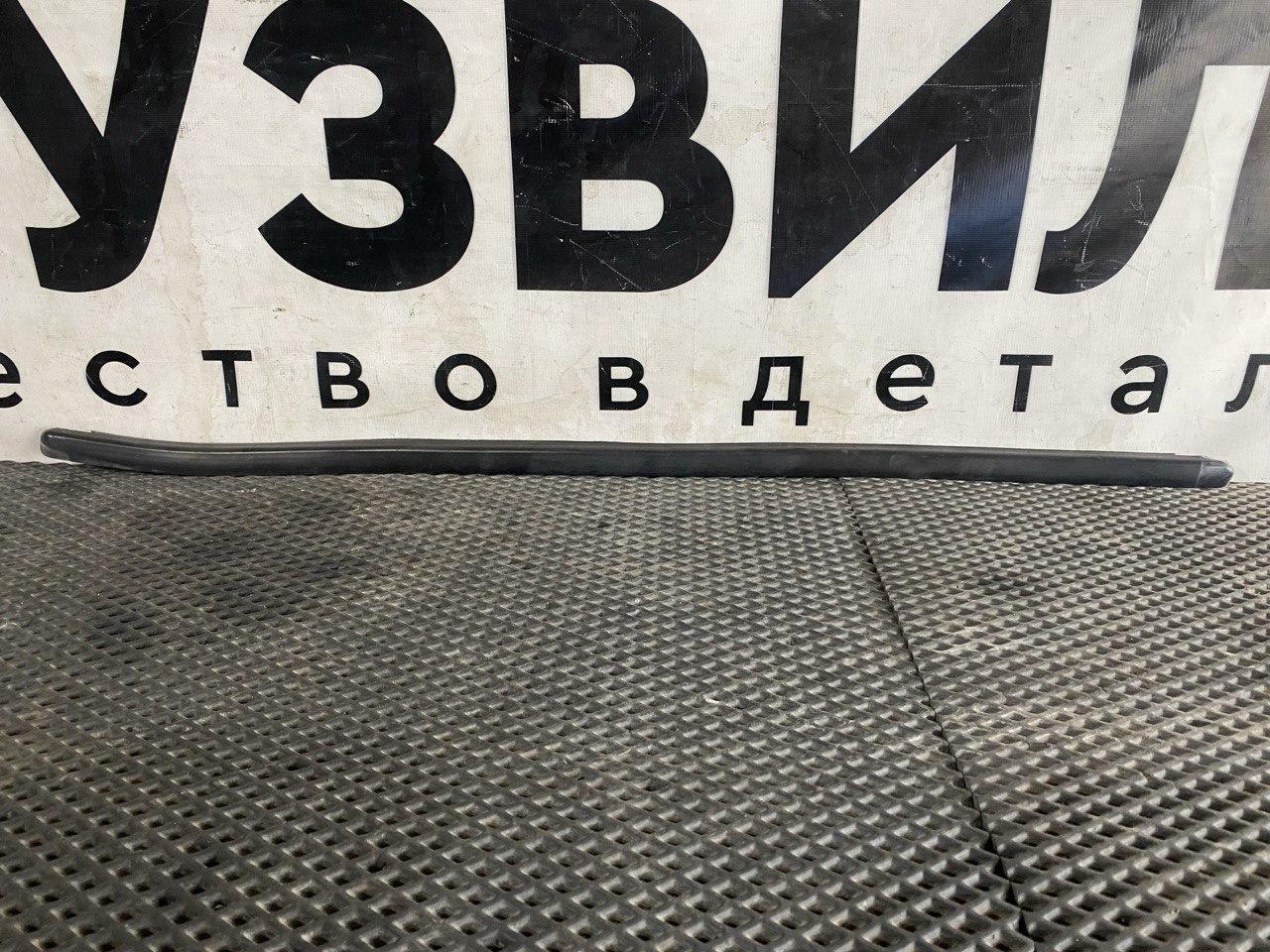 Уплотнитель стекла Volvo FH4 первое поколение (2013 - 2020), 82110669 - фото №1
