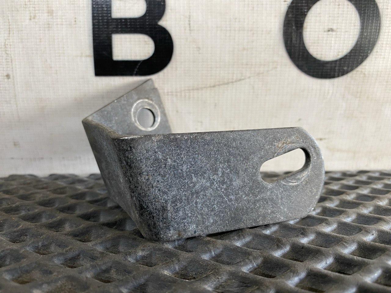 кронштейн трубки компрессора Volvo FH4 первое поколение (2013 - 2020), 20743332 - фото №1