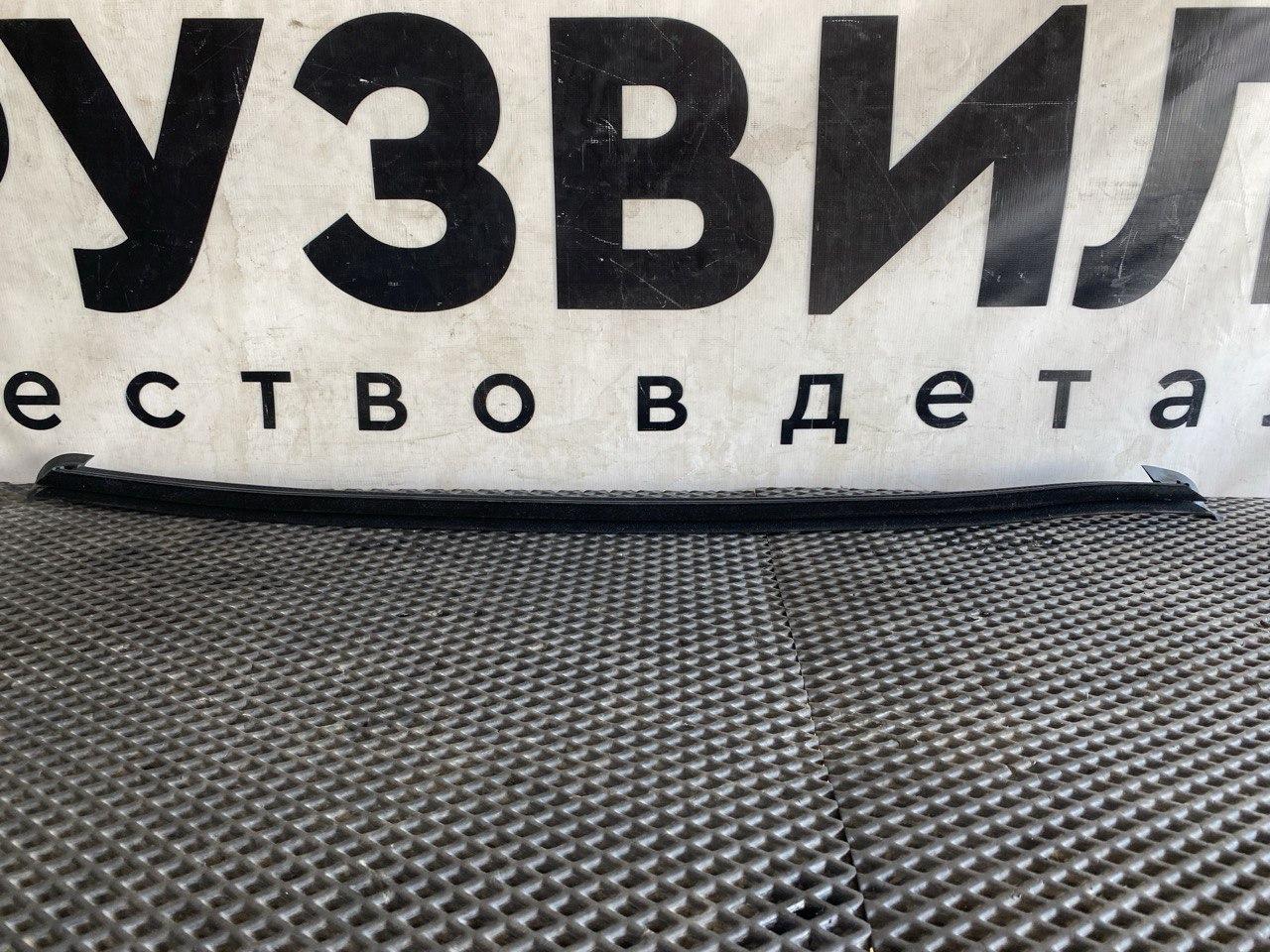 Уплотнитель стекла Volvo FH5 2 (2019 - 2025), 82178204 - фото №1