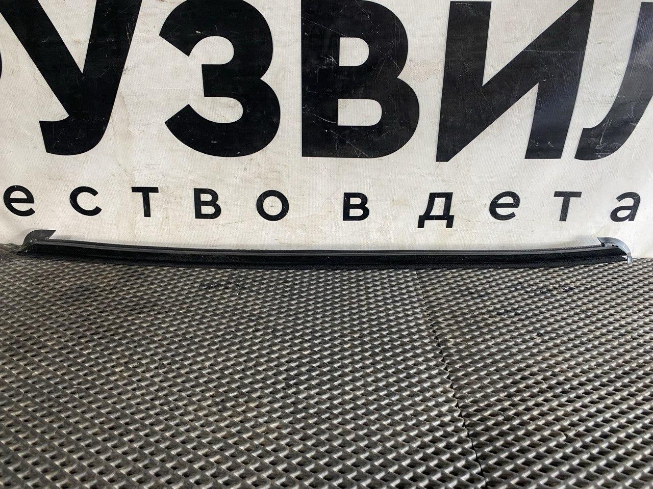 Уплотнитель стекла Volvo FH5 2 (2019 - 2025), 82178204 - фото №1
