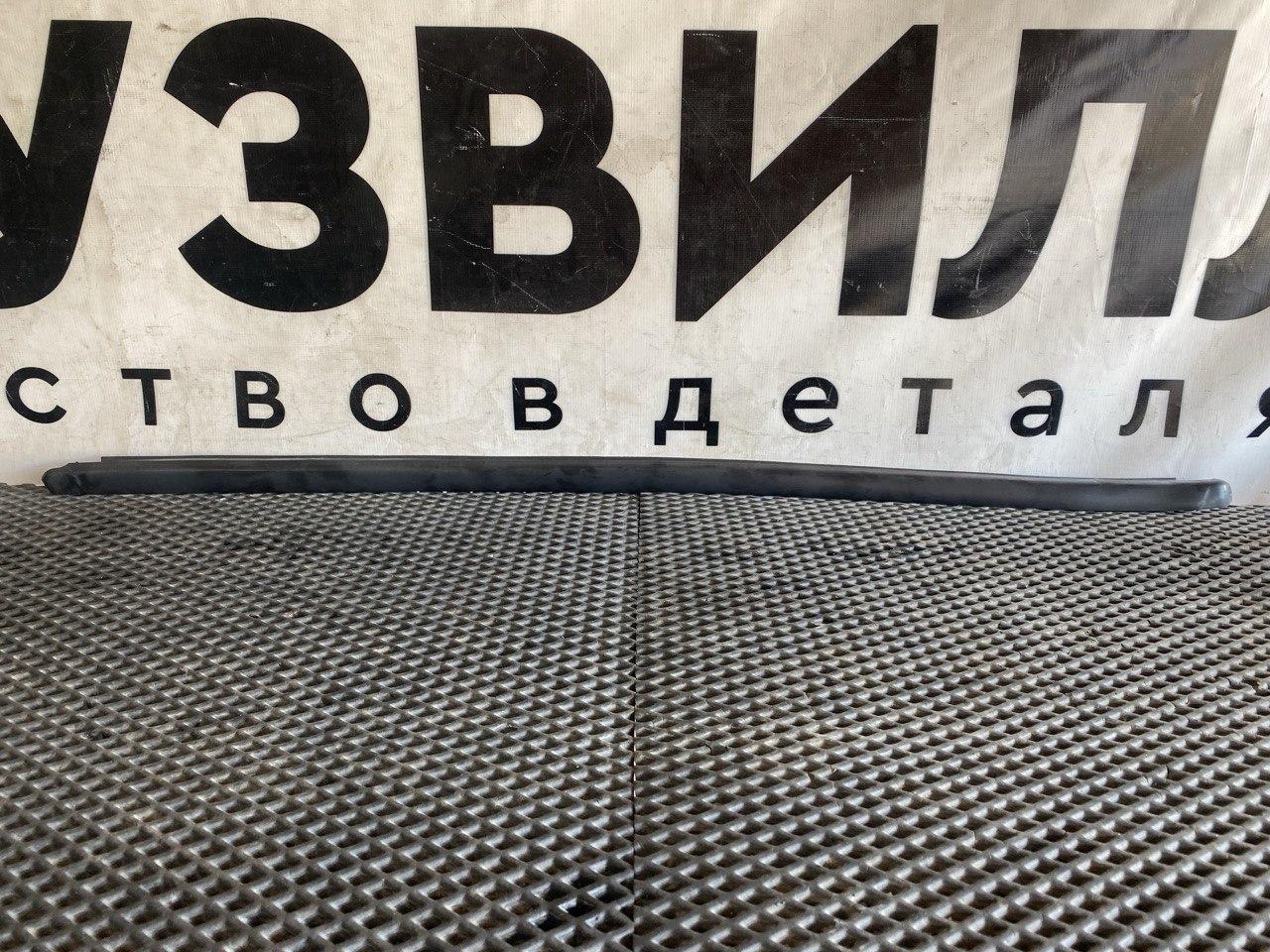Уплотнитель стекла Volvo FH5 2 (2019 - 2025), 82178204 - фото №1