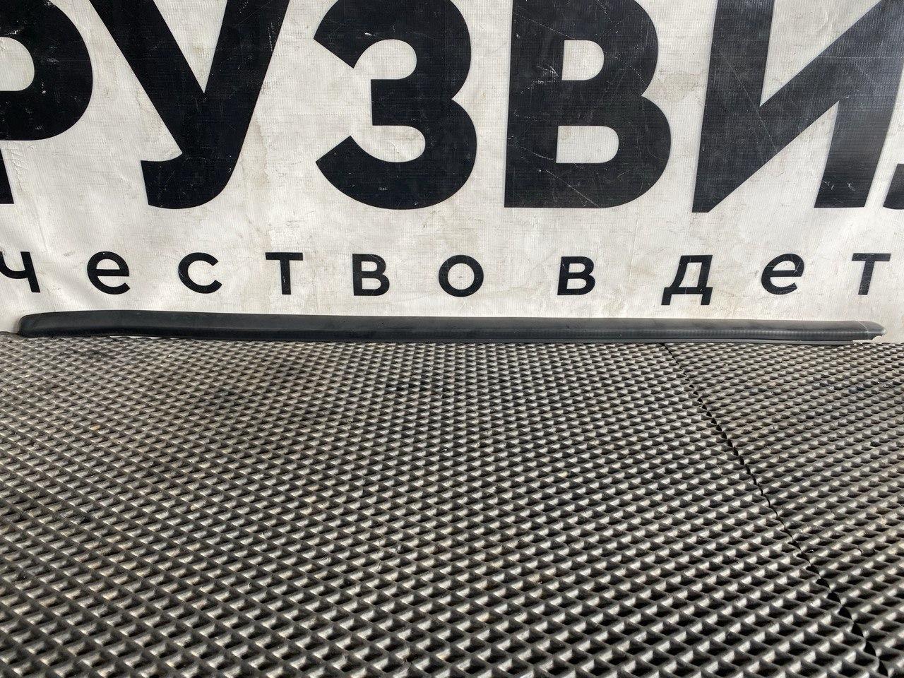 Уплотнитель стекла Volvo FH5 2 (2019 - 2025), 82178204 - фото №1