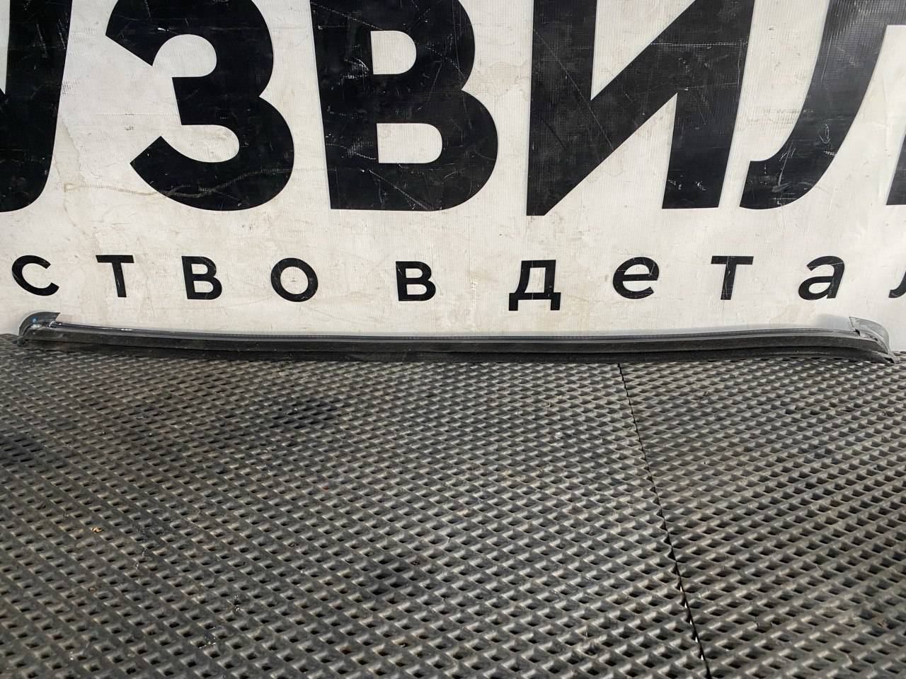 Уплотнитель стекла Volvo FH4 первое поколение (2013 - 2020), 82110669 - фото №1
