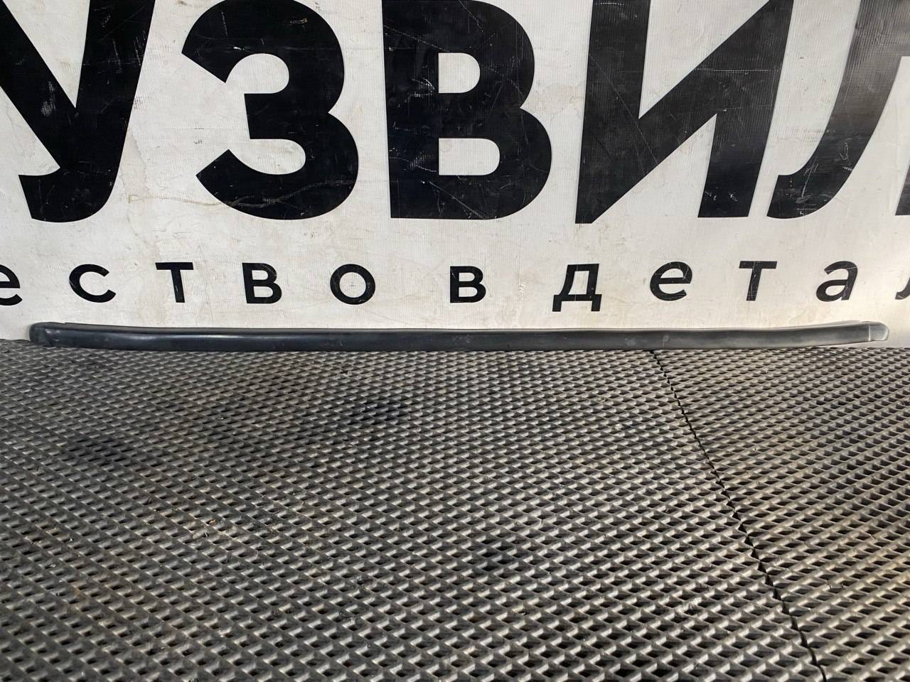 Уплотнитель стекла Volvo FH4 первое поколение (2013 - 2020), 82110669 - фото №1