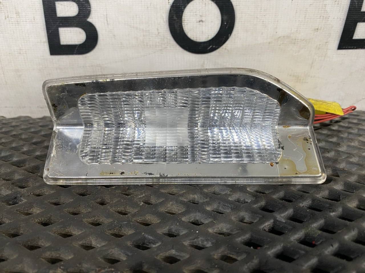 плафон двери левой Volvo FH4 первое поколение (2013 - 2020), 22935541, 22935545, 84810907 - фото №1
