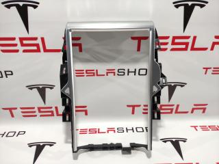 Рамка декоративная компьютера MCU (основного монитора) Tesla Model S 1 поколение (2012 - 2016), 1002294-00-B